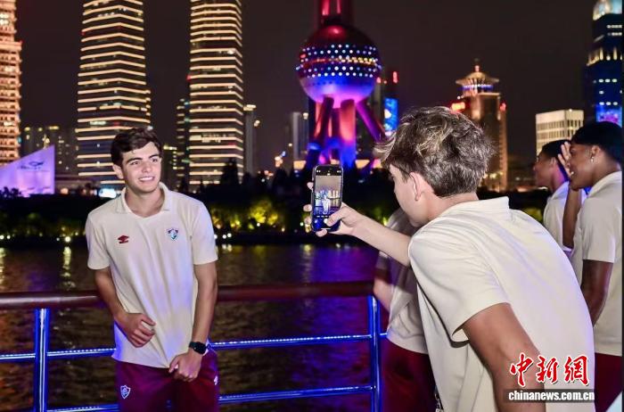 在上海明日之星冠军杯中以赛聚智、以智促育构