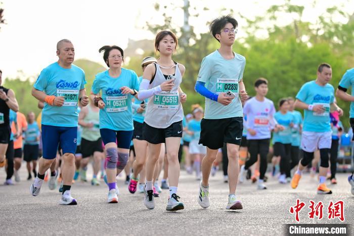 2025重庆大足龙水湖半程马拉松沙正友程利红夺冠