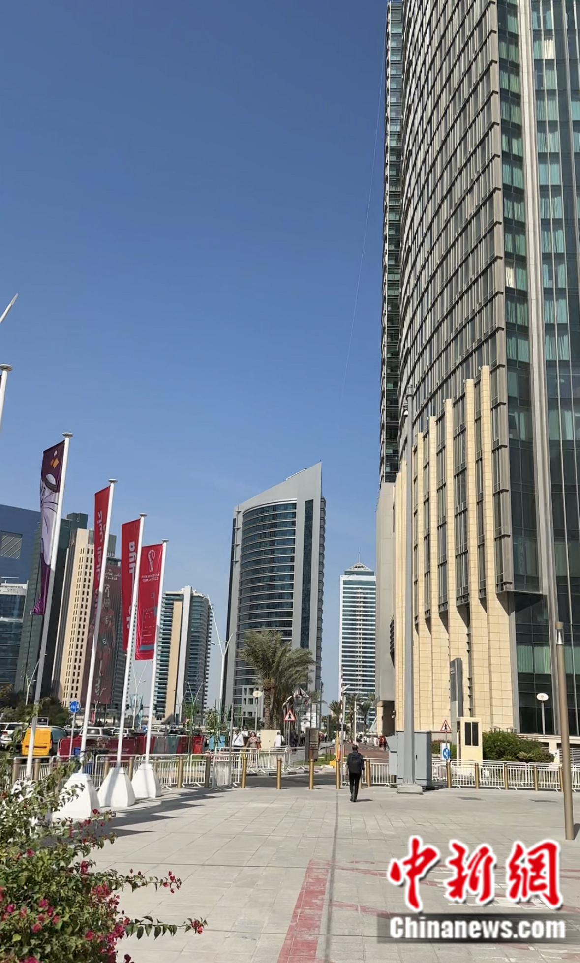 中国电动公交亮相多哈街头 卡塔尔世界杯呈现中