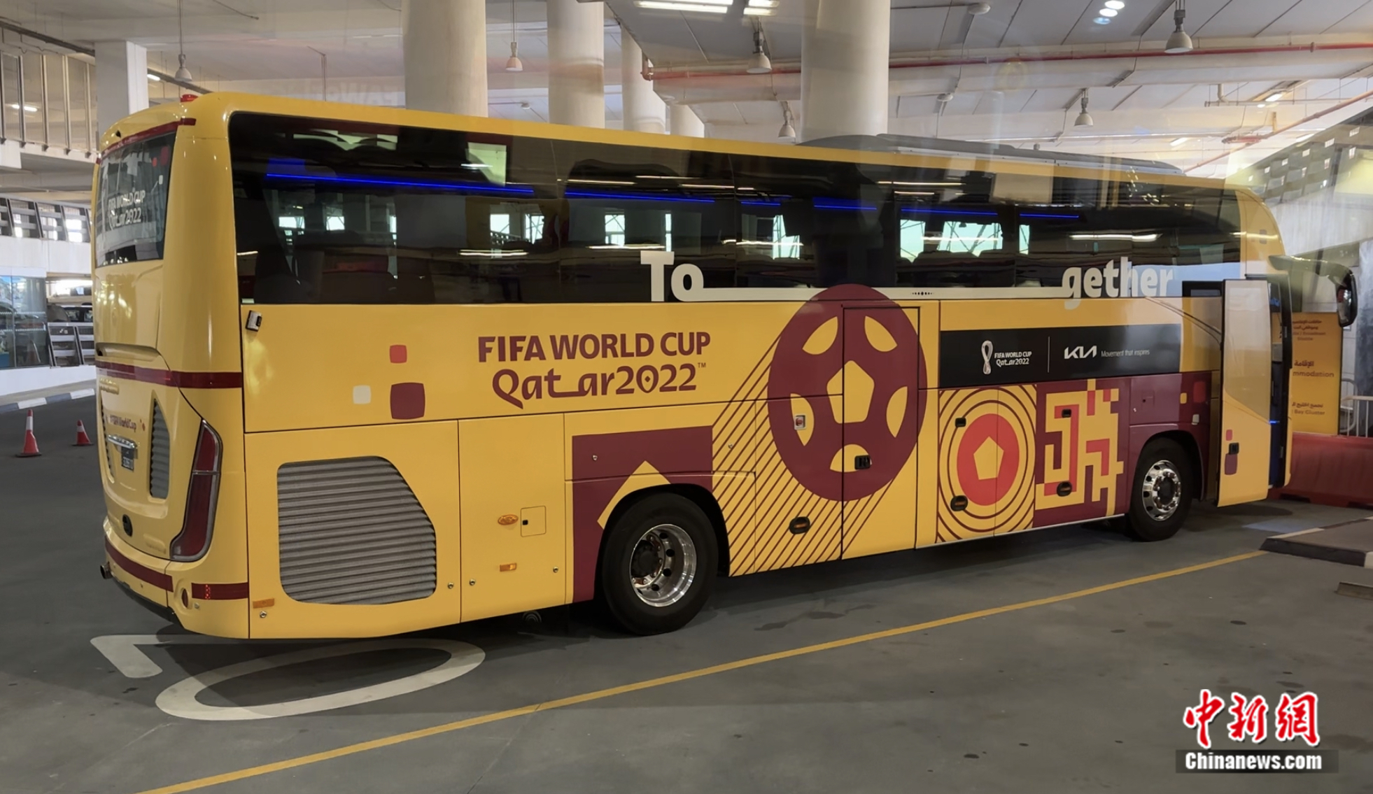 中国电动公交亮相多哈街头 卡塔尔世界杯呈现中