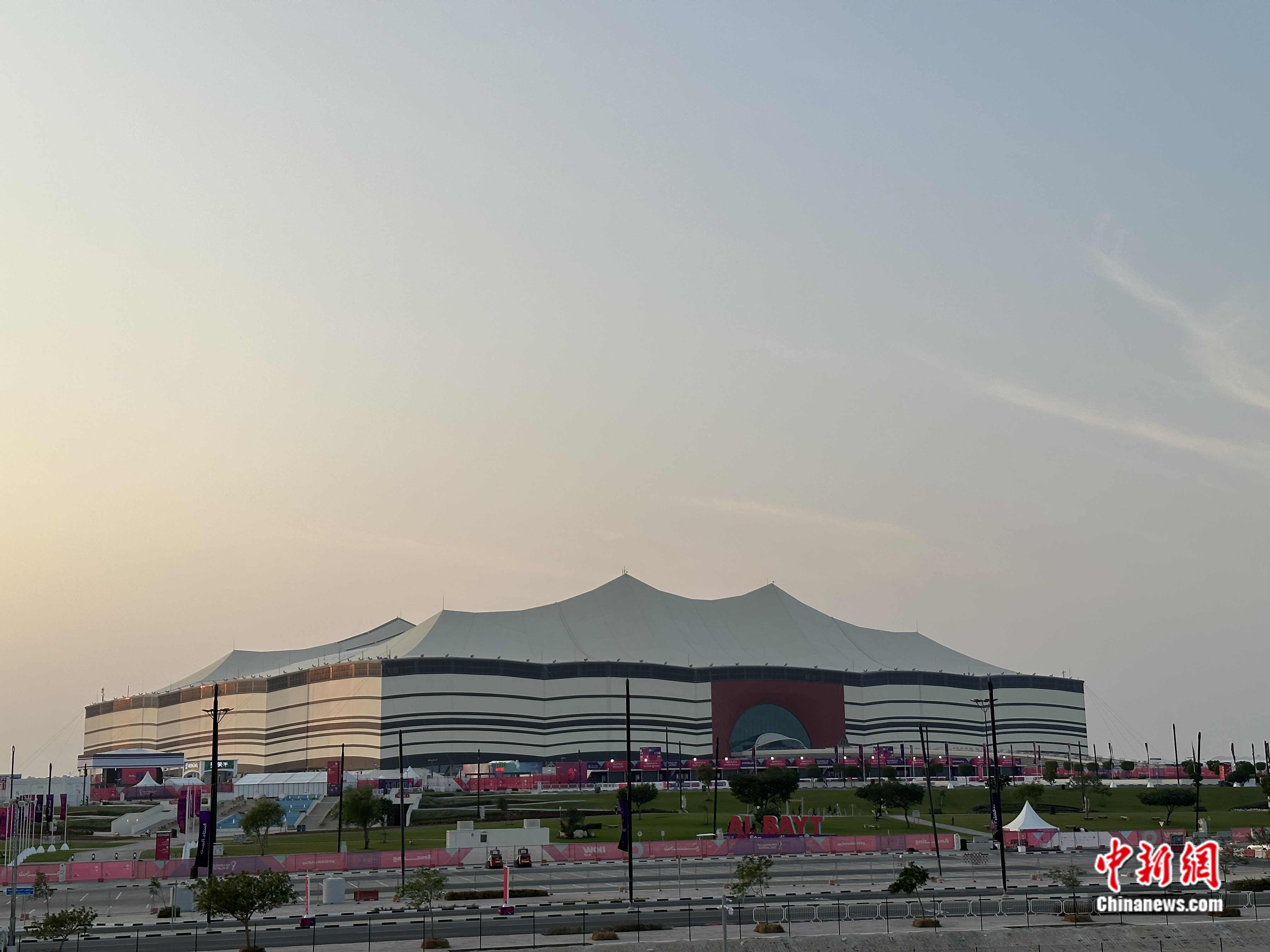 中国电动公交亮相多哈街头 卡塔尔世界杯呈现中