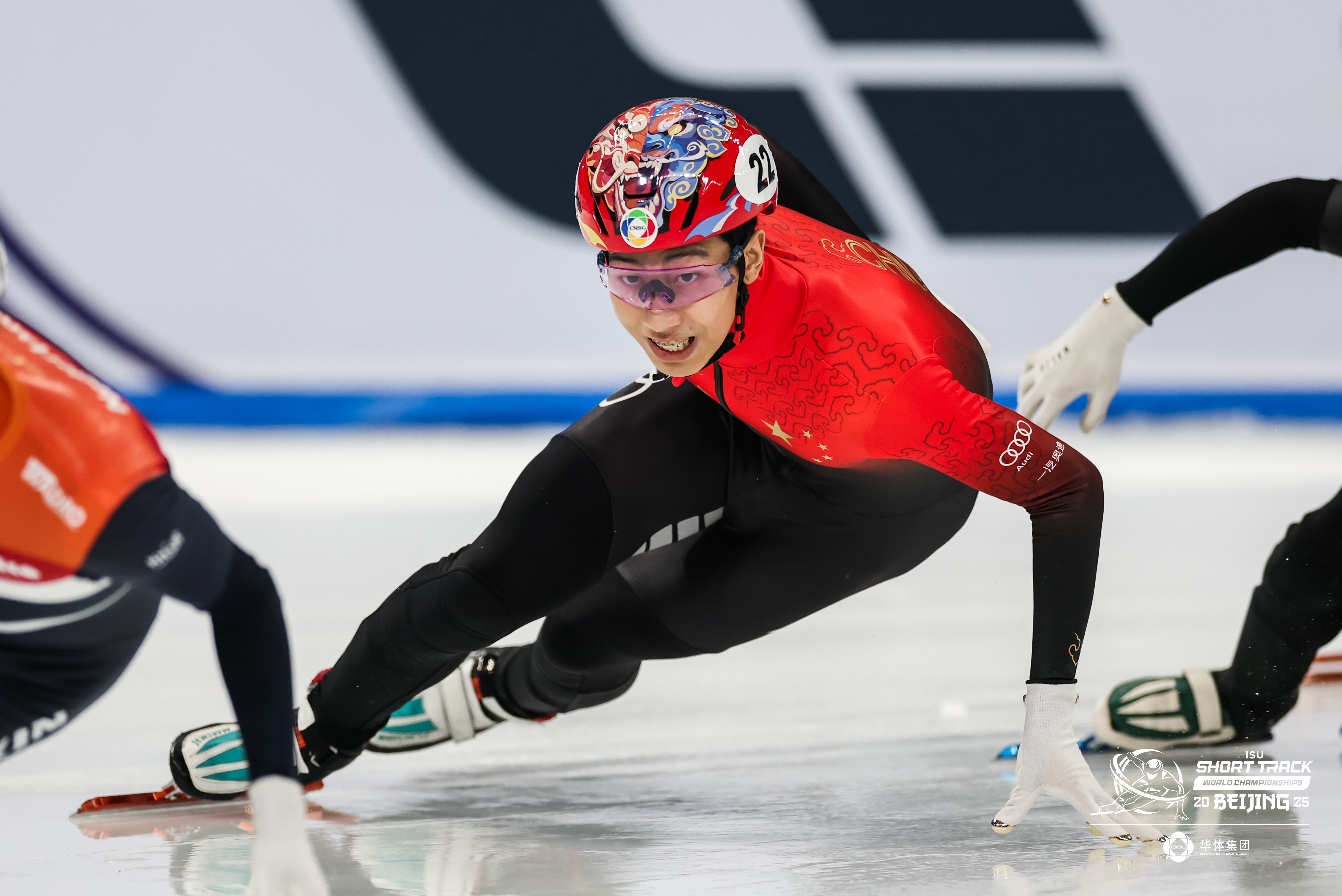 刘少昂带伤参赛助中国队摘银 世锦赛收官战展现