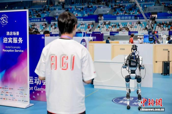 双足人形机器人突破服务场景“最后10厘米”操作