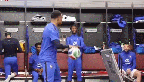 姆巴佩神级舞蹈动作瞬间消解谣言