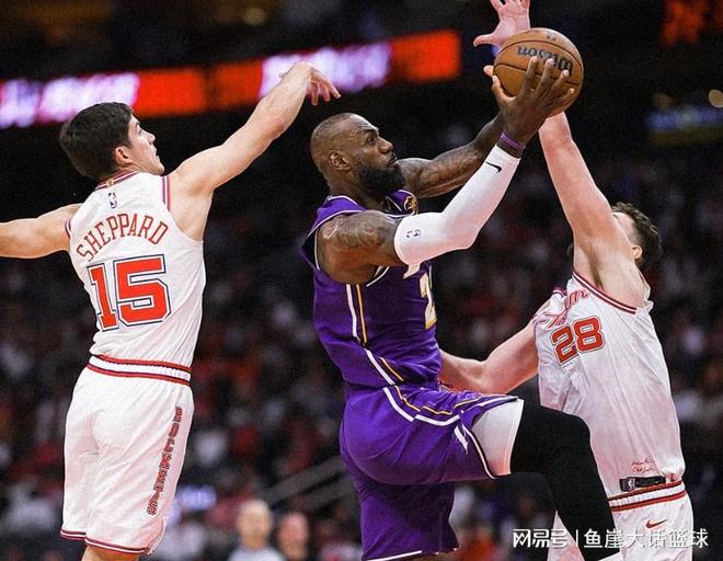 詹姆斯30+东契奇40+湖人罚球低效惨败火箭