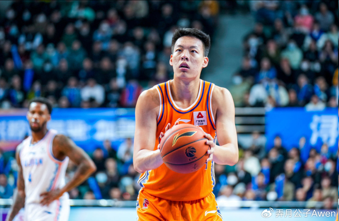 刘礼嘉篮板球低迷引球迷不满 上海男篮冲击队史