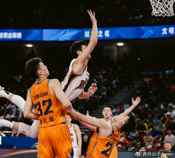 刘礼嘉篮板球低迷引球迷不满 上海男篮冲击队史